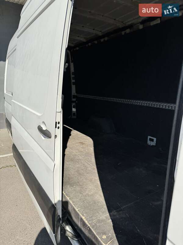 Грузовой фургон Volkswagen Crafter 2012 в Львове