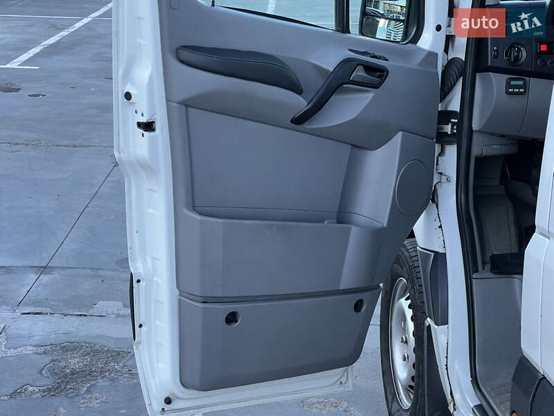 Микроавтобус Volkswagen Crafter 2013 в Киеве