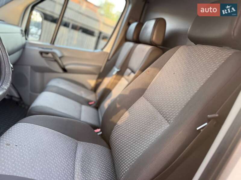 Грузовой фургон Volkswagen Crafter 2012 в Киеве