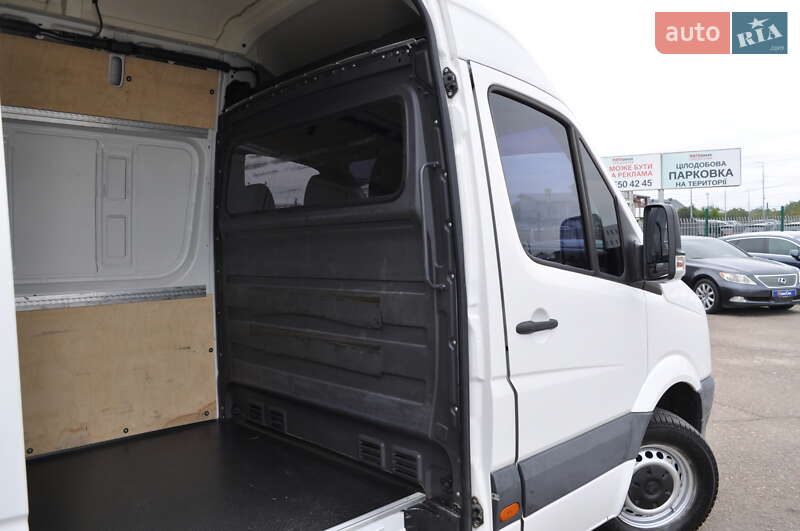Грузовой фургон Volkswagen Crafter 2014 в Киеве