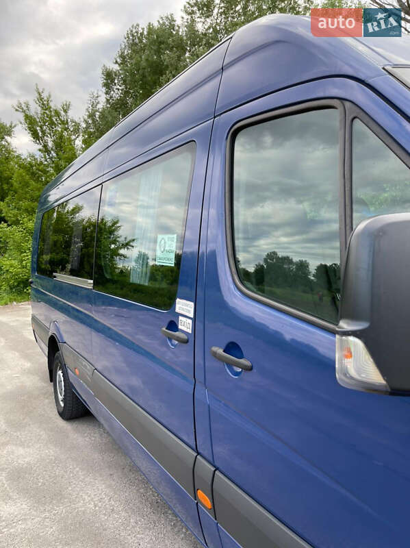 Пригородный автобус Volkswagen Crafter 2012 в Переяславе