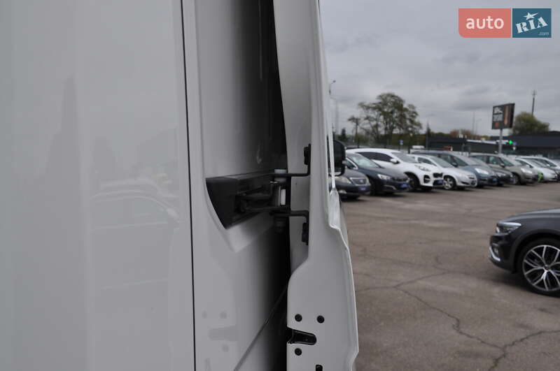 Вантажний фургон Volkswagen Crafter 2021 в Києві