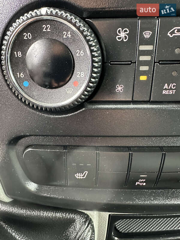 Вантажний фургон Volkswagen Crafter 2016 в Дубні