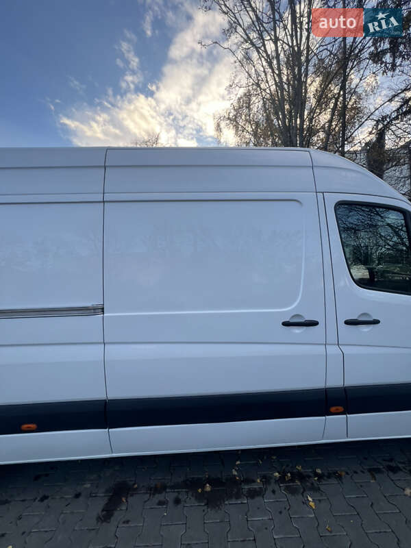 Вантажний фургон Volkswagen Crafter 2016 в Чернівцях