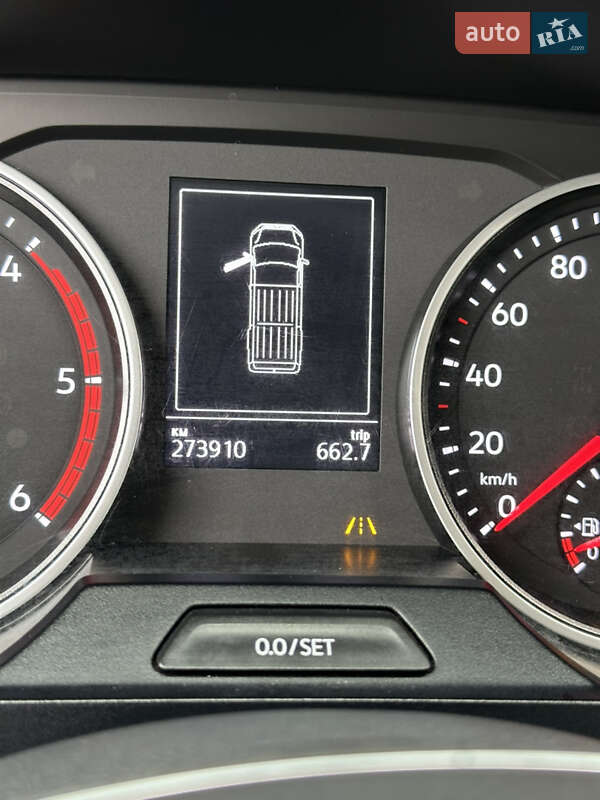 Вантажопасажирський фургон Volkswagen Crafter 2017 в Почаєві