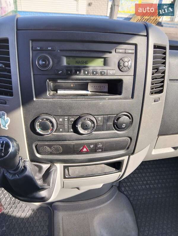 Мікроавтобус вантажний (до 3,5т) Volkswagen Crafter 2013 в Млиніві фото 7 Мікроавтобус вантажний (до 3,5т) Volkswagen Crafter 2013 в Млиніві