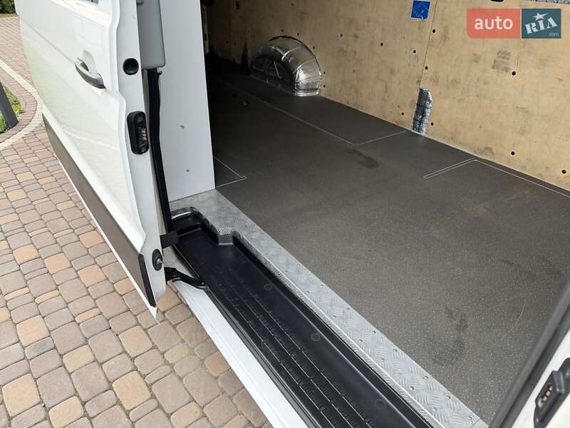 Вантажний фургон Volkswagen Crafter 2018 в Чернівцях