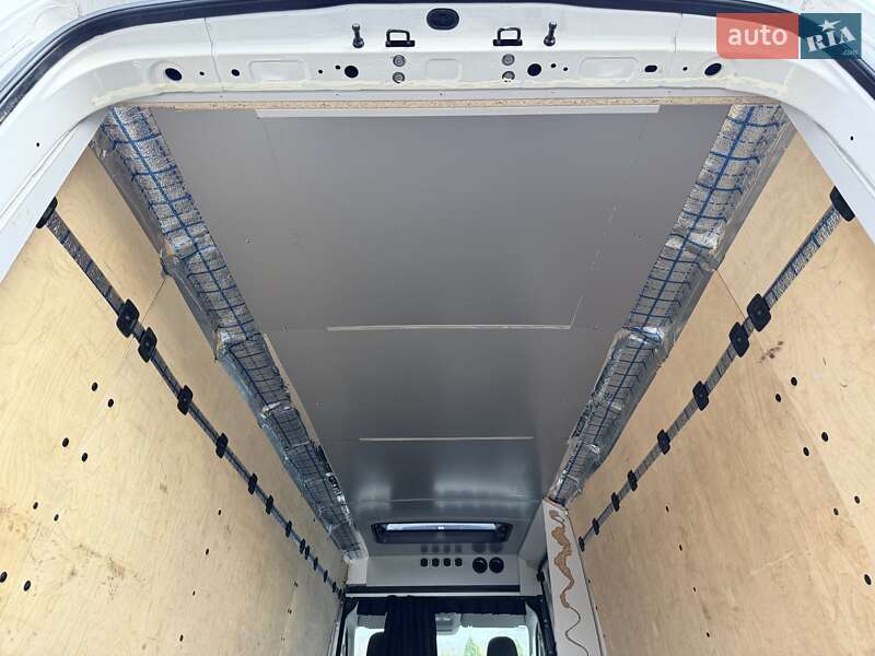 Вантажний фургон Volkswagen Crafter 2018 в Чернівцях