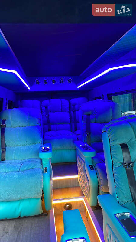 Мінівен Volkswagen Crafter 2020 в Києві