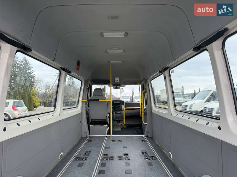 Туристический / Междугородний автобус Volkswagen Crafter 2010 в Староконстантинове