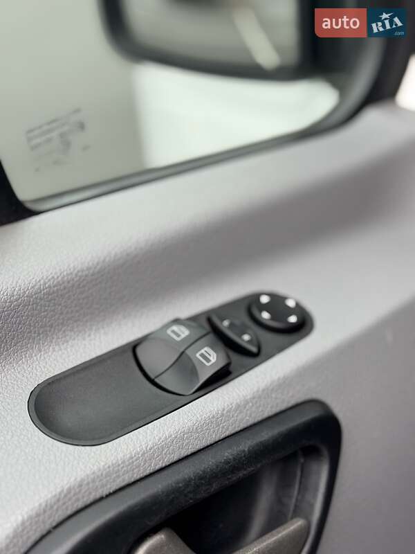 Микроавтобус Volkswagen Crafter 2015 в Киеве