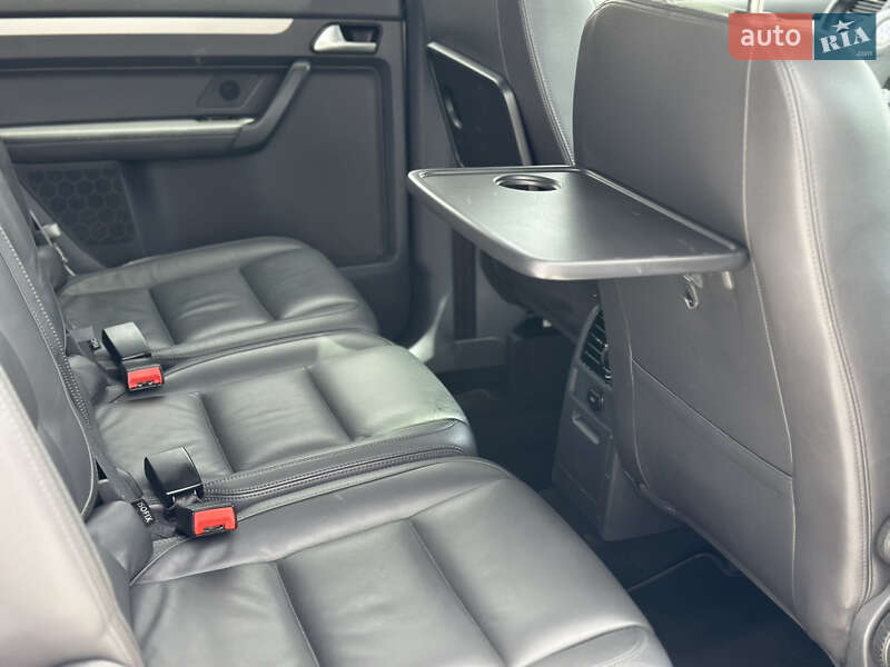 Минивэн Volkswagen Cross Touran 2010 в Староконстантинове