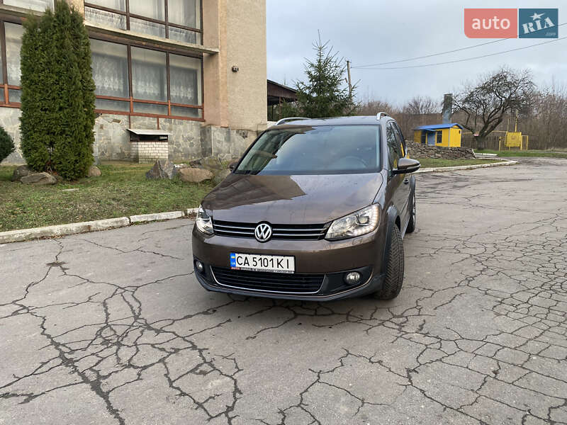 Volkswagen Cross Touran 2011 Volkswagen Cross Touran 2011