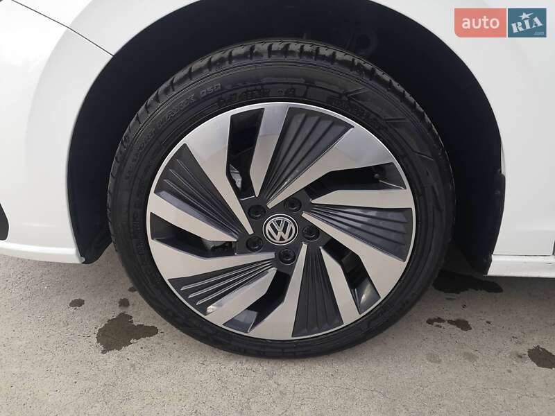 Седан Volkswagen e-Bora 2019 в Полтаві