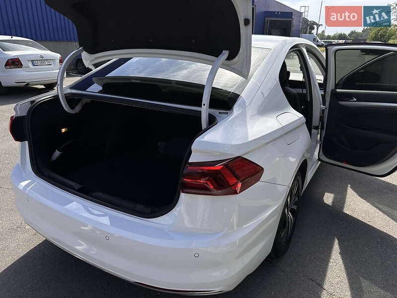 Седан Volkswagen e-Bora 2020 в Одесі