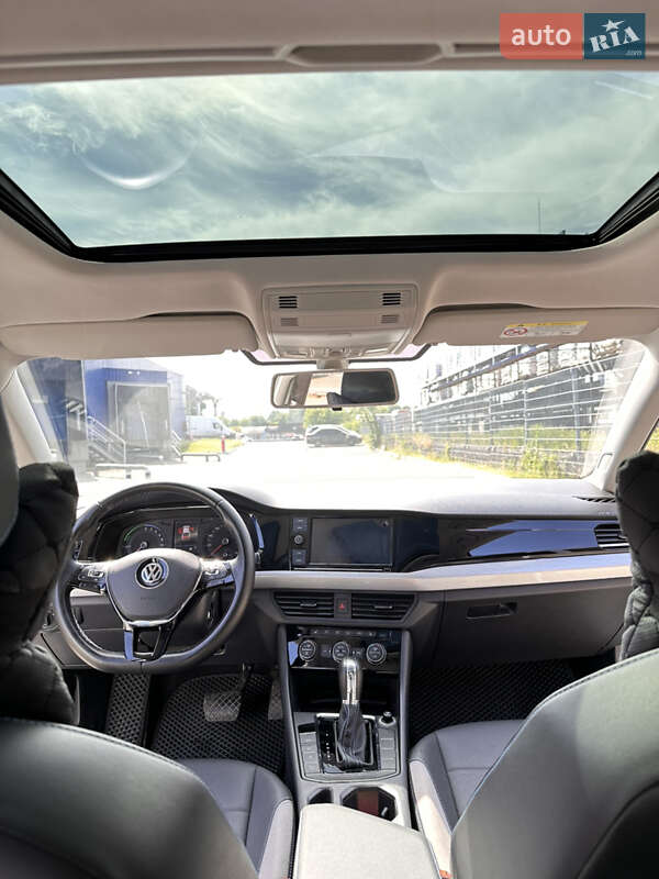 Седан Volkswagen e-Bora 2020 в Одесі