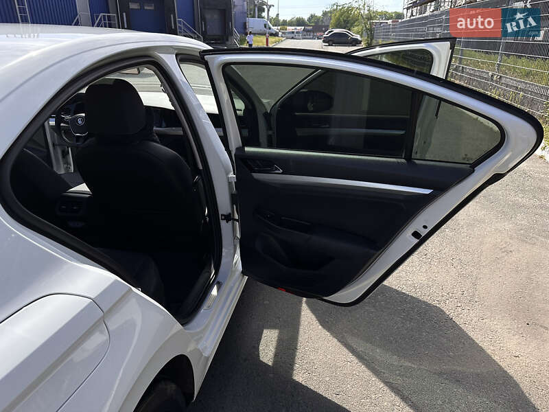 Седан Volkswagen e-Bora 2020 в Одесі
