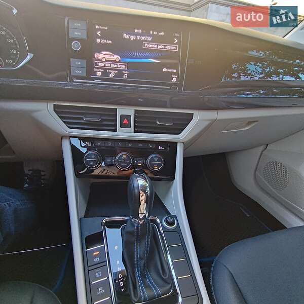 Седан Volkswagen e-Bora 2019 в Києві