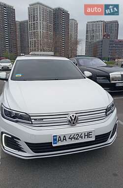 Седан Volkswagen e-Bora 2019 в 