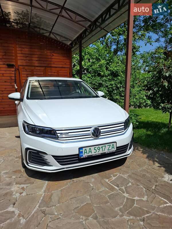 Седан Volkswagen e-Bora 2020 в 