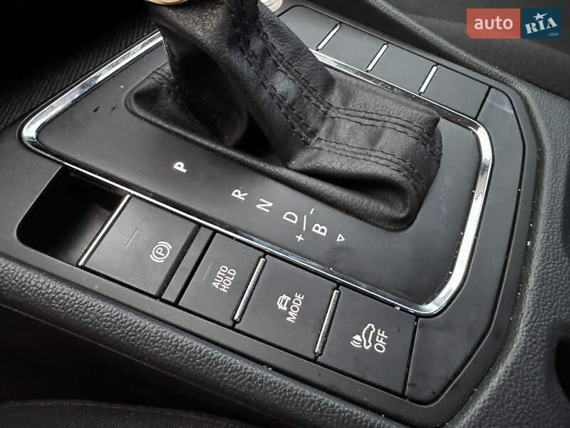 Седан Volkswagen e-Bora 2019 в Києві