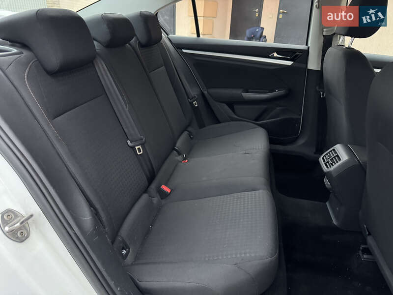 Седан Volkswagen e-Bora 2019 в Києві