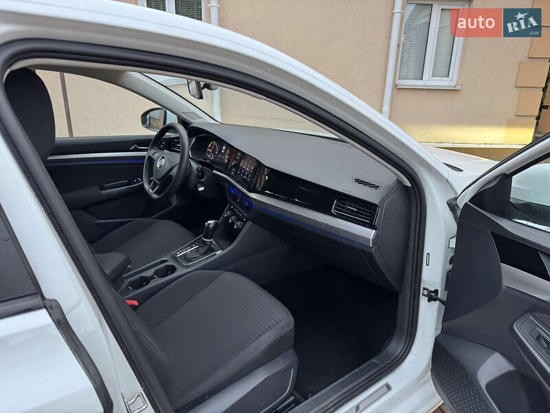 Седан Volkswagen e-Bora 2019 в Києві