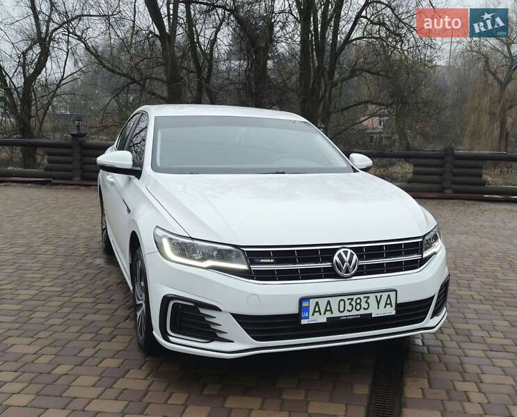 Седан Volkswagen e-Bora 2020 в Городищеві