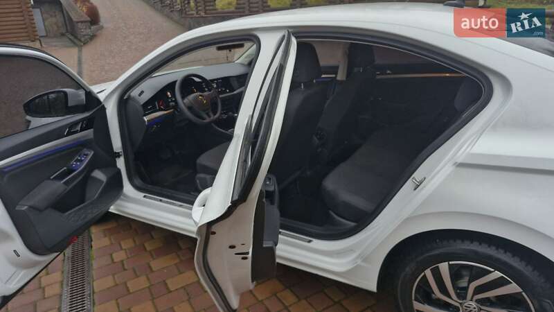 Седан Volkswagen e-Bora 2020 в Городищеві