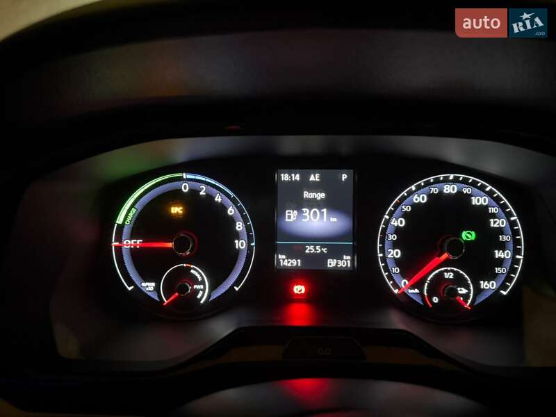 Седан Volkswagen e-Bora 2020 в Городищеві