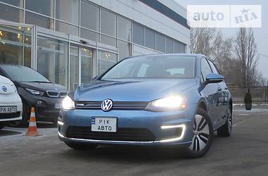 Хетчбек Volkswagen e-Golf 2015 в Києві