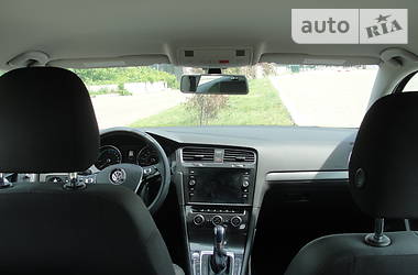 Хетчбек Volkswagen e-Golf 2017 в 
