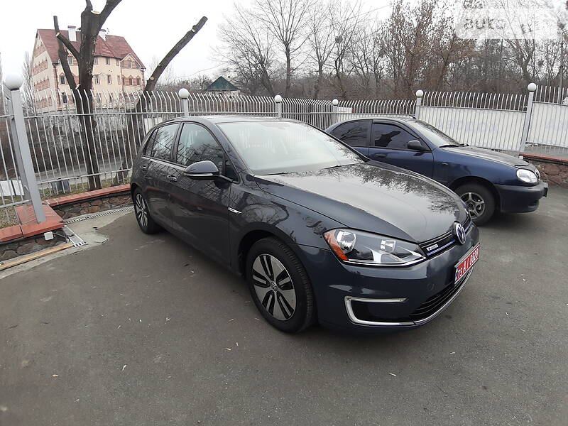 Хетчбек Volkswagen e-Golf 2016 в Києві