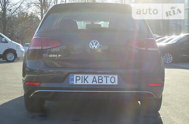 Хетчбек Volkswagen e-Golf 2017 в 