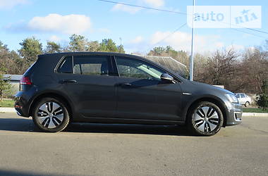 Хетчбек Volkswagen e-Golf 2017 в 