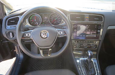 Хетчбек Volkswagen e-Golf 2017 в 
