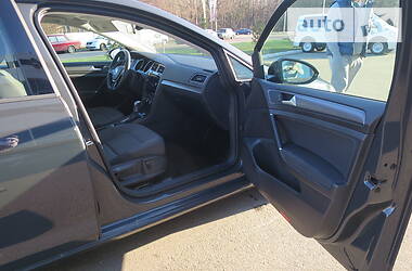 Хетчбек Volkswagen e-Golf 2017 в 