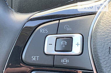 Хетчбек Volkswagen e-Golf 2019 в 