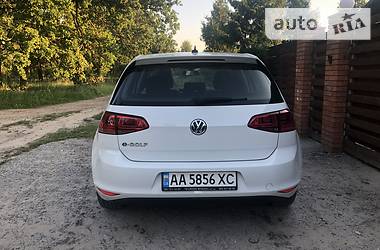 Хэтчбек Volkswagen e-Golf 2016 в Киеве