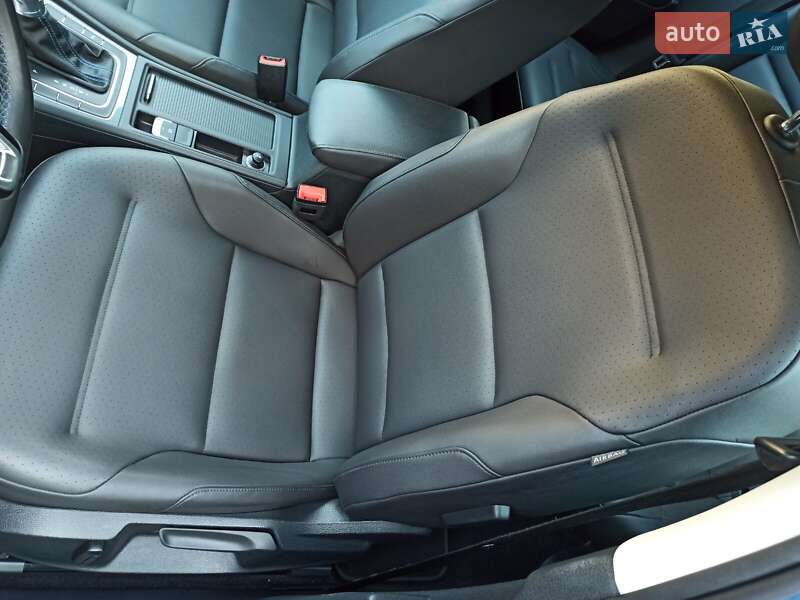 Хетчбек Volkswagen e-Golf 2015 в Житомирі