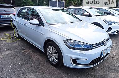Хетчбек Volkswagen e-Golf 2018 в 