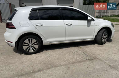 Хэтчбек Volkswagen e-Golf 2017 в 