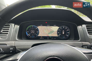 Хэтчбек Volkswagen e-Golf 2017 в 
