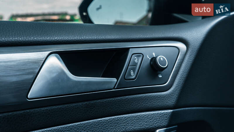 Хэтчбек Volkswagen e-Golf 2019 в Ужгороде