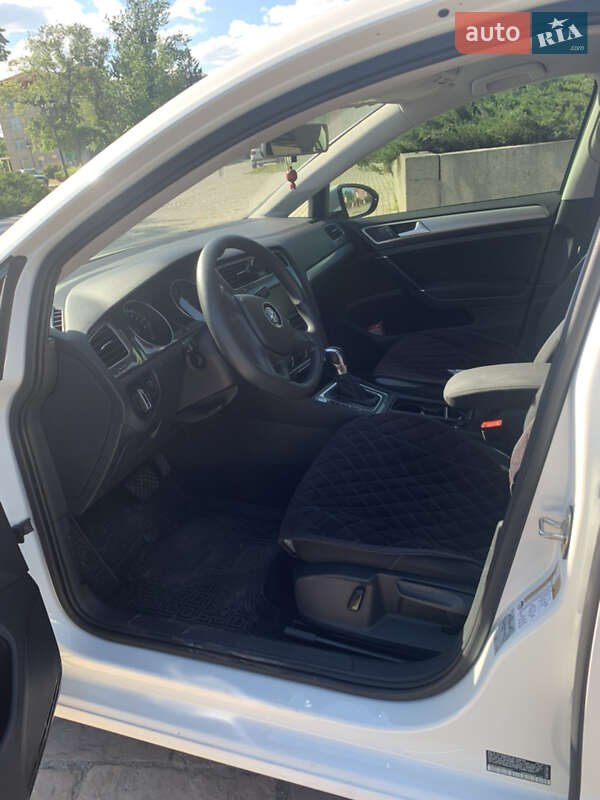 Хэтчбек Volkswagen e-Golf 2016 в Белой Церкви