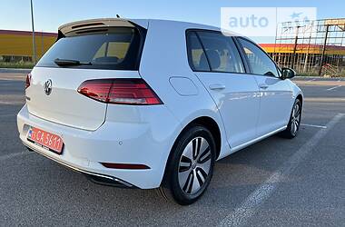 Хэтчбек Volkswagen e-Golf 2017 в Черновцах