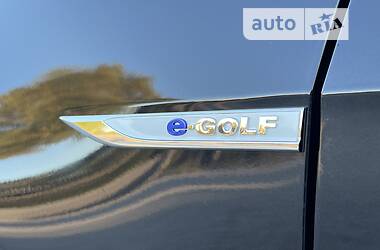 Хетчбек Volkswagen e-Golf 2018 в 
