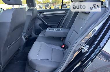 Хетчбек Volkswagen e-Golf 2018 в 