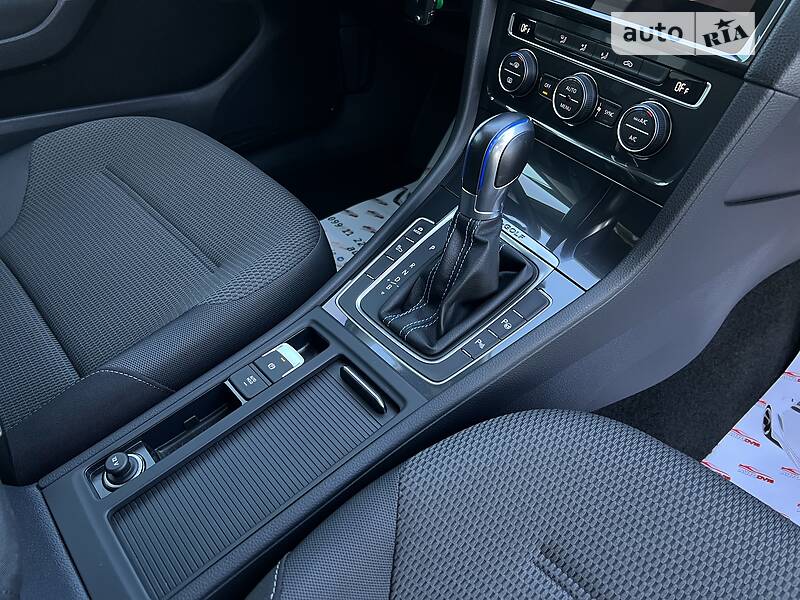 Хэтчбек Volkswagen e-Golf 2018 в Луцке