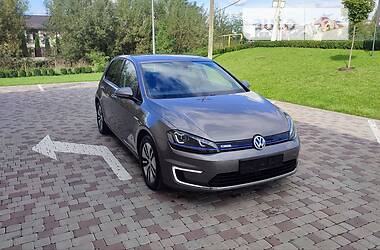 Хетчбек Volkswagen e-Golf 2015 в Чернівцях